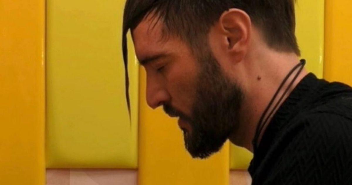 Alex Belli crolla dopo il finto bacio di soleil