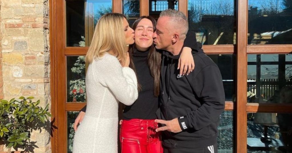 Aurora Ramazzotti, il venticinquesimo compleanno si trasforma in un weekend di festa: tutta l’organizzazione