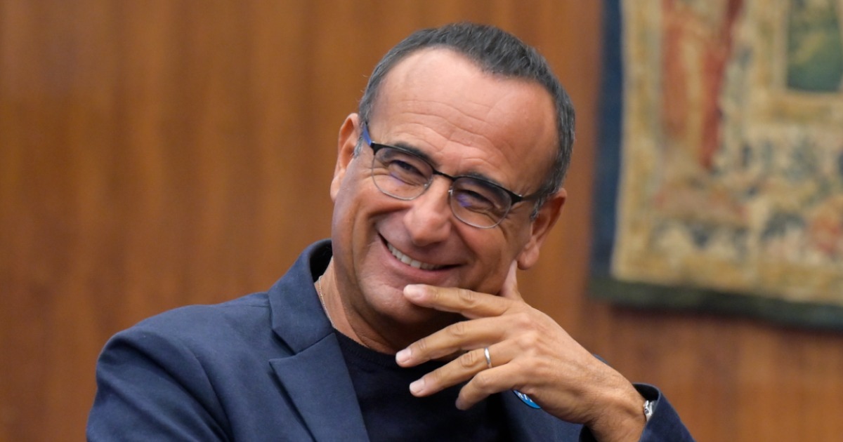 Carlo Conti pronto per una nuova avventura: le voci sul nuovo programma mentre lui pensa al passato