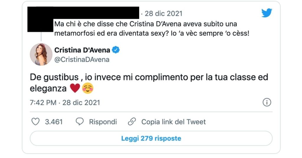 Cristina D'Avena, il commento: "Un cesso", e la cantante risponde per le rime meravigliando i fan