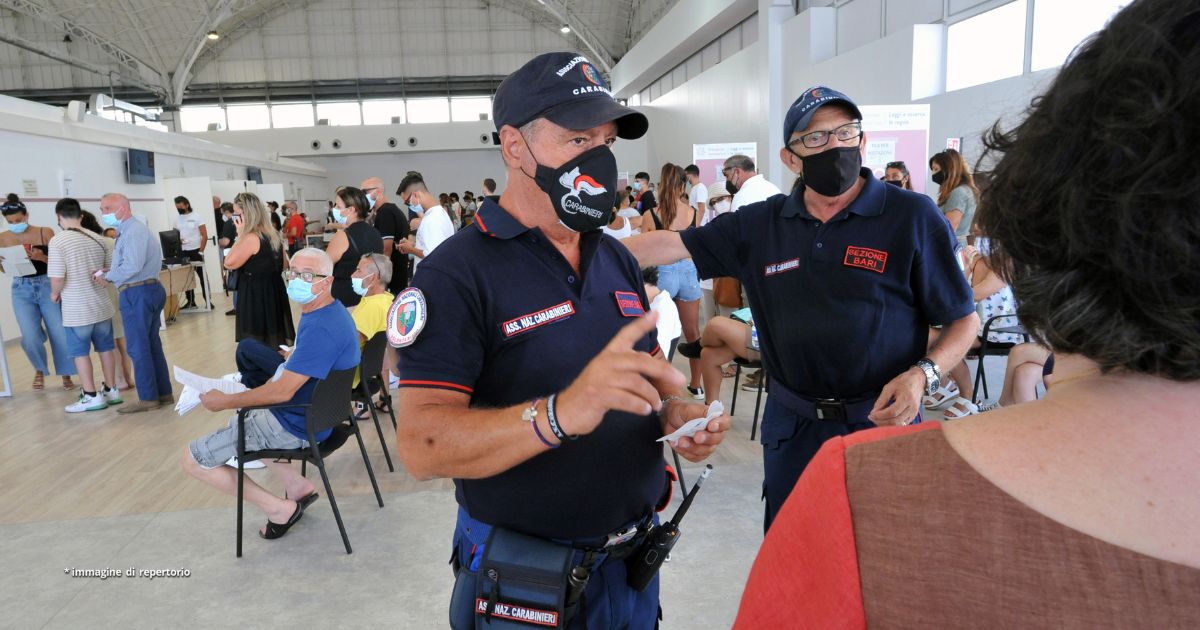 dentista di biella con il braccio in silicone