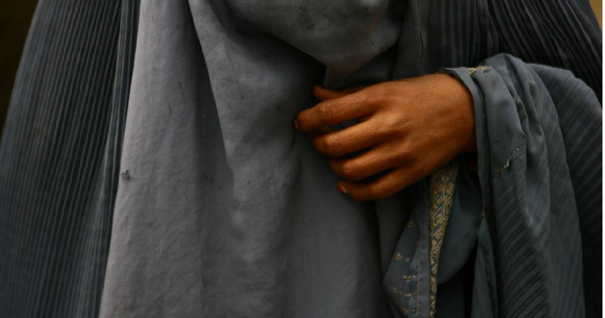 Afghanistan, non riaprono le scuole per bambine e ragazze: la decisione dei talebani e le lacrime delle studentesse