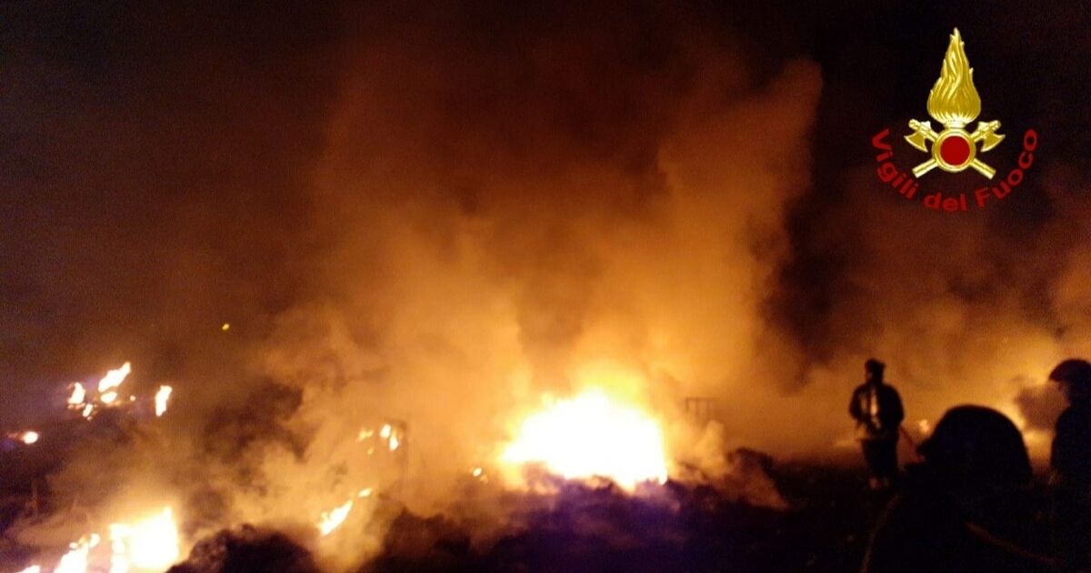 incendio nel capannone di leini a torino
