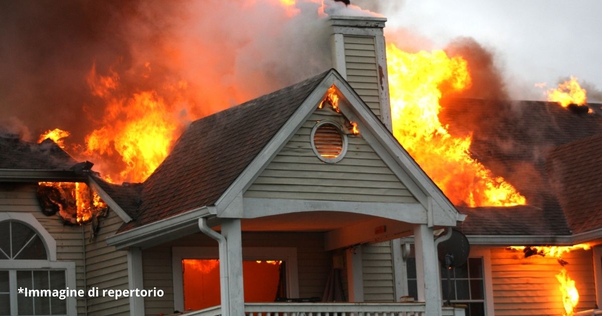 Incendio in una casa, morti 4 fratellini
