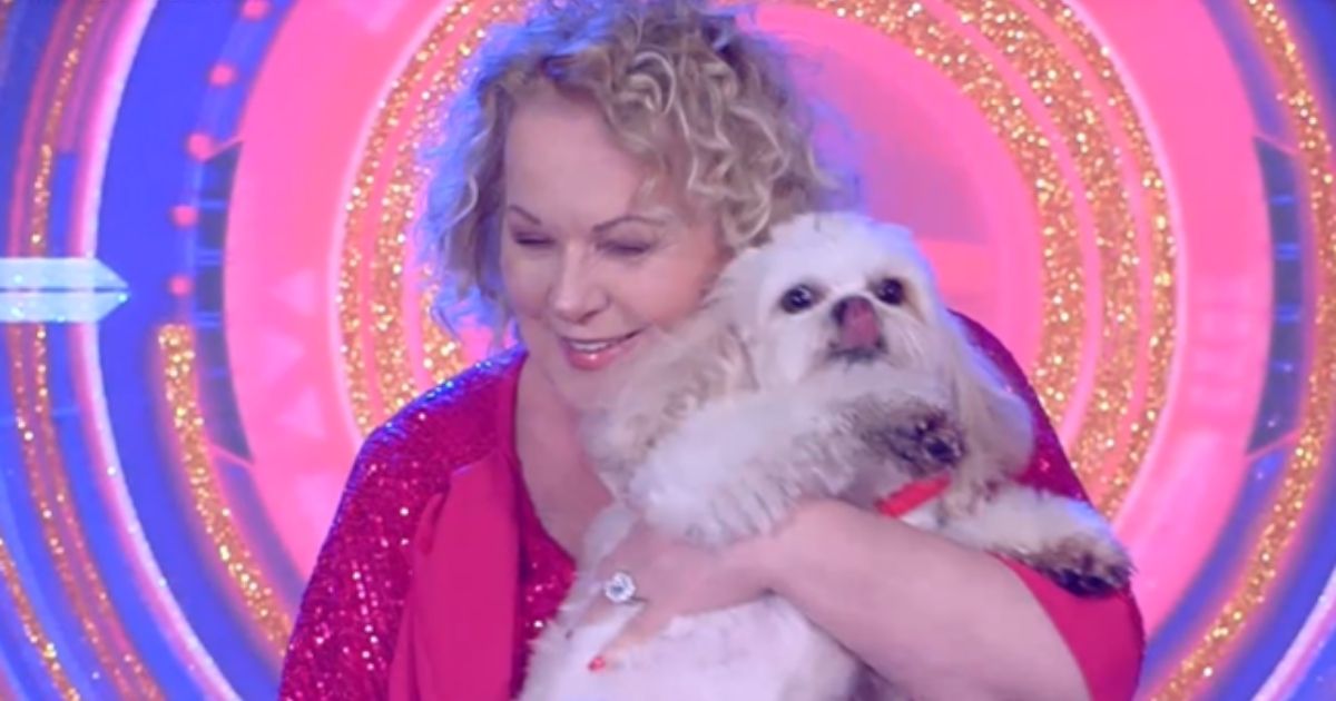 katia-ricciarelli-sorpresa-cagnolino-gf-vip