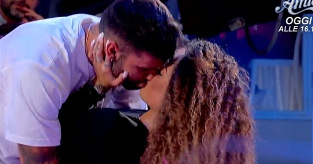 Matteo Fioravanti e Noemi Baratto: la neo coppia di Uomini e Donne scoppia, la rivelazione dell’ex tronista Matteo Fioravanti e Noemi Baratto: la neo coppia di Uomini e Donne scoppia, la rivelazione dell’ex tronista