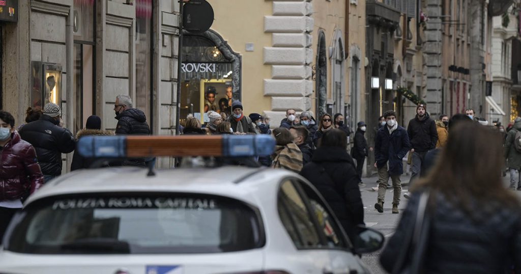 Ponte dell’Immacolata senza mascherina, fioccano multe nel primo assaggio di festività per gli italiani Ponte dell’Immacolata senza mascherina, fioccano multe nel primo assaggio di festività per gli italiani