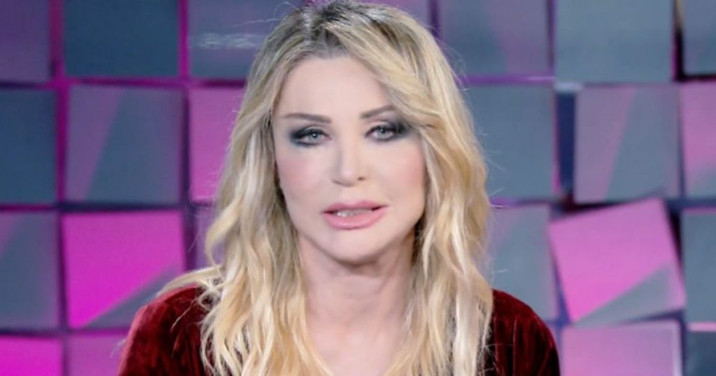 Paola Ferrari a Verissimo, i difficili ricordi dell’infanzia: “Mia mamma ha cercato 3 volte di uccidermi” Paola Ferrari a Verissimo, i difficili ricordi dell’infanzia: “Mia mamma ha cercato 3 volte di uccidermi”