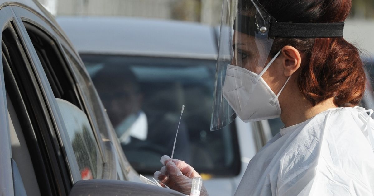 tre ipotesi di quarantena dopo contatto covid-19