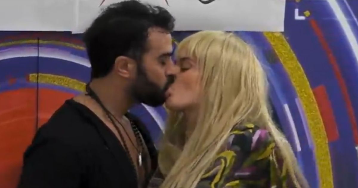 sophie-codegoni-gianmaria-antinolfi-bacio-gf-vip