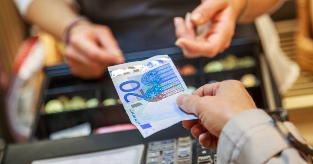Pagamenti in contanti, cosa cambia dal 1° gennaio: spunta una nuova soglia massima, ma occhio alle sanzioni