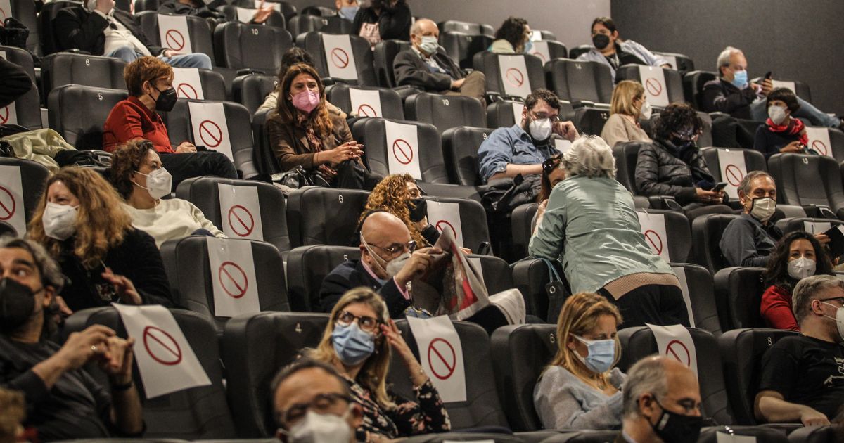 tamponi ai vaccinati per cinema e teatri: l'ipotesi