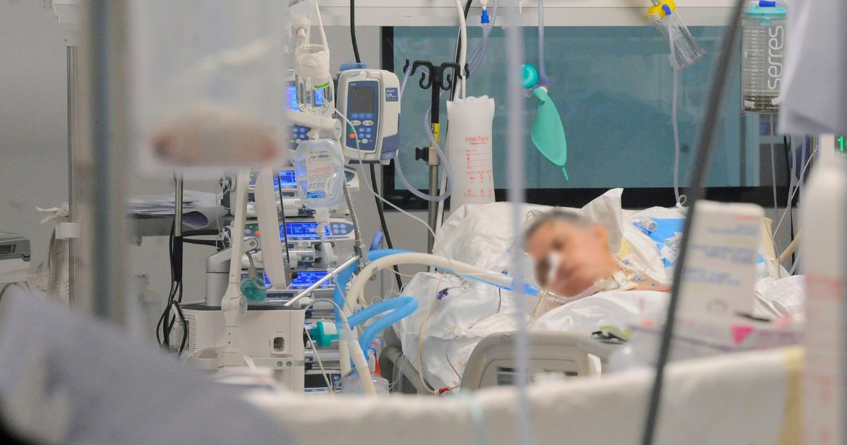 lo scenario della vriante omicron nel regno unito