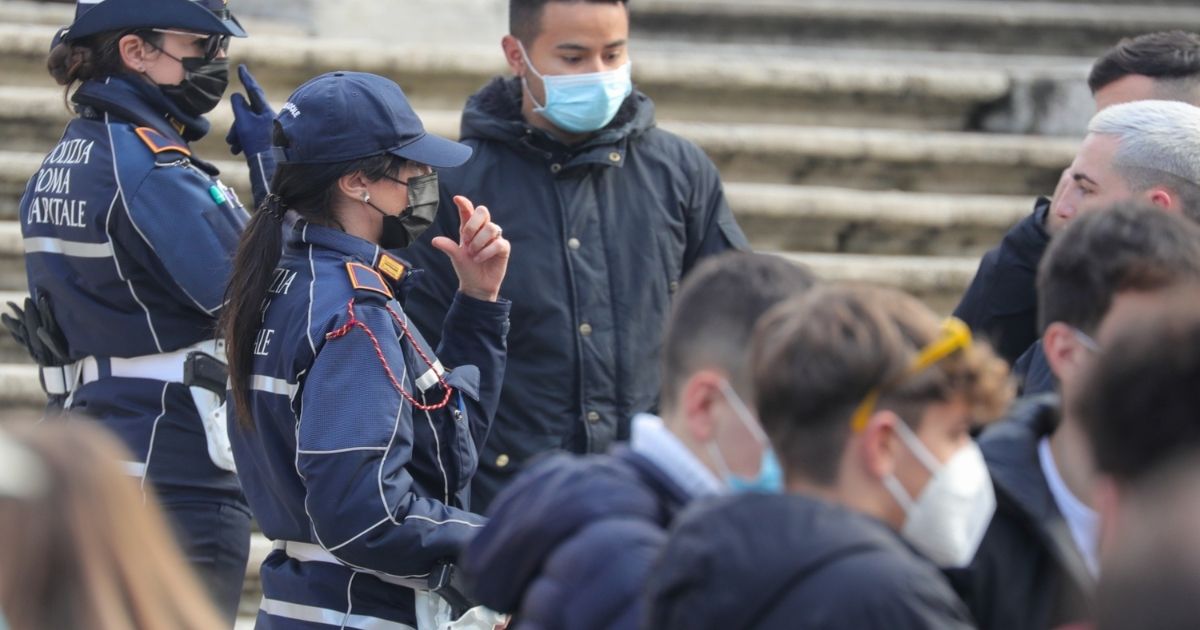 Covid, 4 regioni in zona gialla da lunedì 3 gennaio: cosa cambia per Piemonte, Sicilia, Lombardia e Lazio