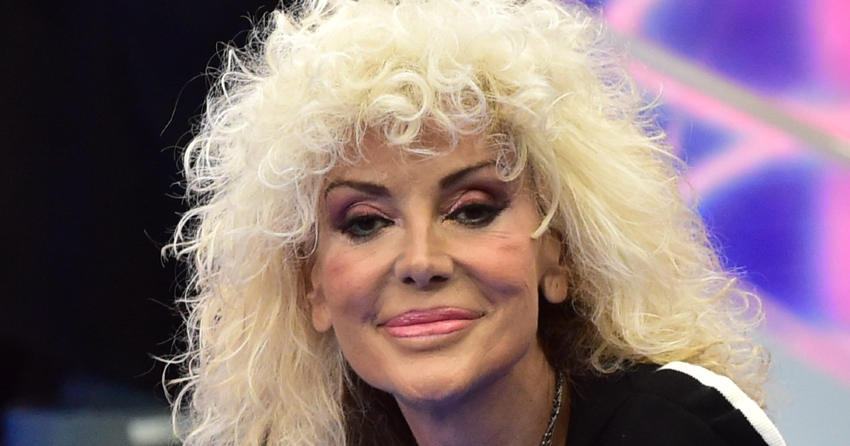 Sanremo 2022, niente trasfusione di sangue per Donatella Rettore prima del Festival: come sta la cantante