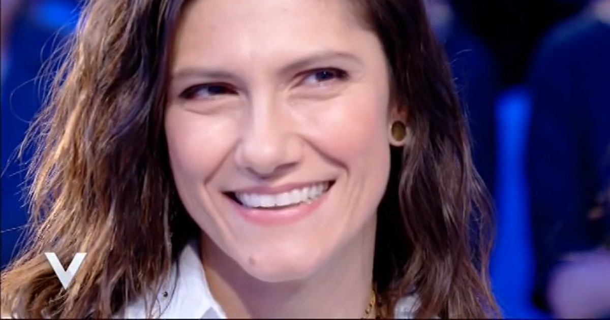 Elisa Toffoli: il bullismo, il difficile rapporto con il padre e l’amore per il marito e i figli della cantante