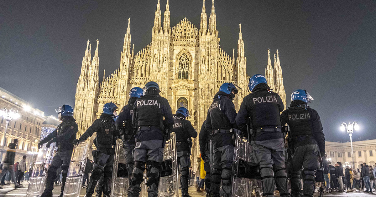 Aggredite in piazza Duomo a Capodanno, individuati 18 giovani ritenuti responsabili delle violenze