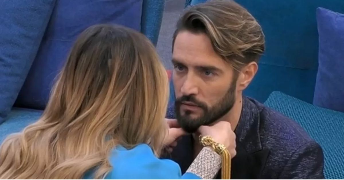 Alex Belli, dedica a Soleil Sorge: "Non mi sono mai staccato", la reazione di Delia Duran