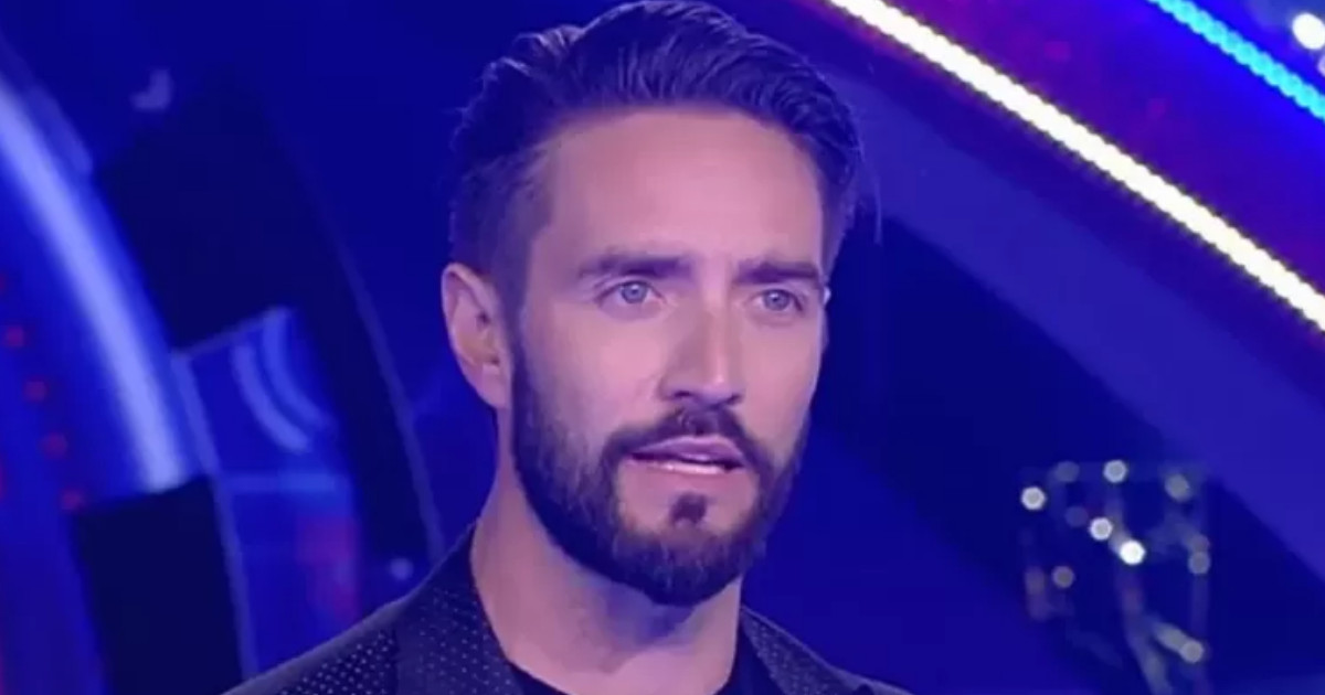 Grande Fratello Vip, Alex Belli contro tutti: "Senza Alpha siete il Grande Geriatrico". I tweet al veleno