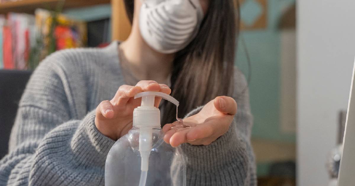 Che cos'è l'autosorveglianza: tutte le nuove procedure per chi è vaccinato e ha contatti con un positivo