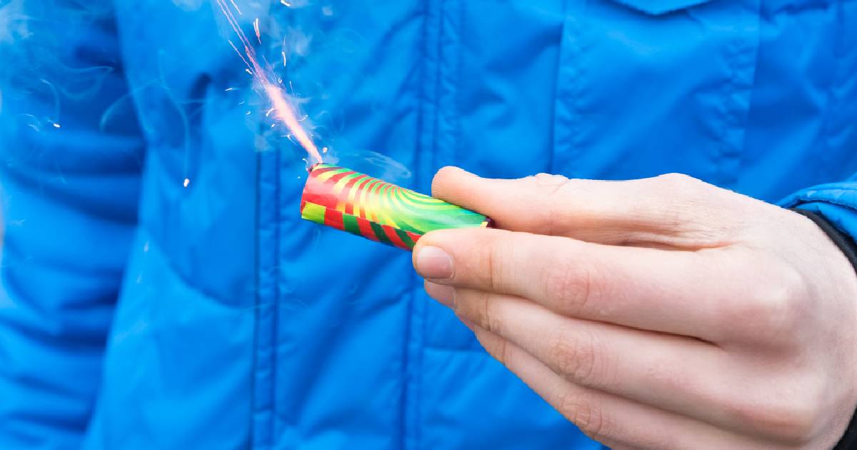 Polveri sottili e diossina a Capodanno: perché i botti e i fuochi d’artificio danneggiano l’ambiente