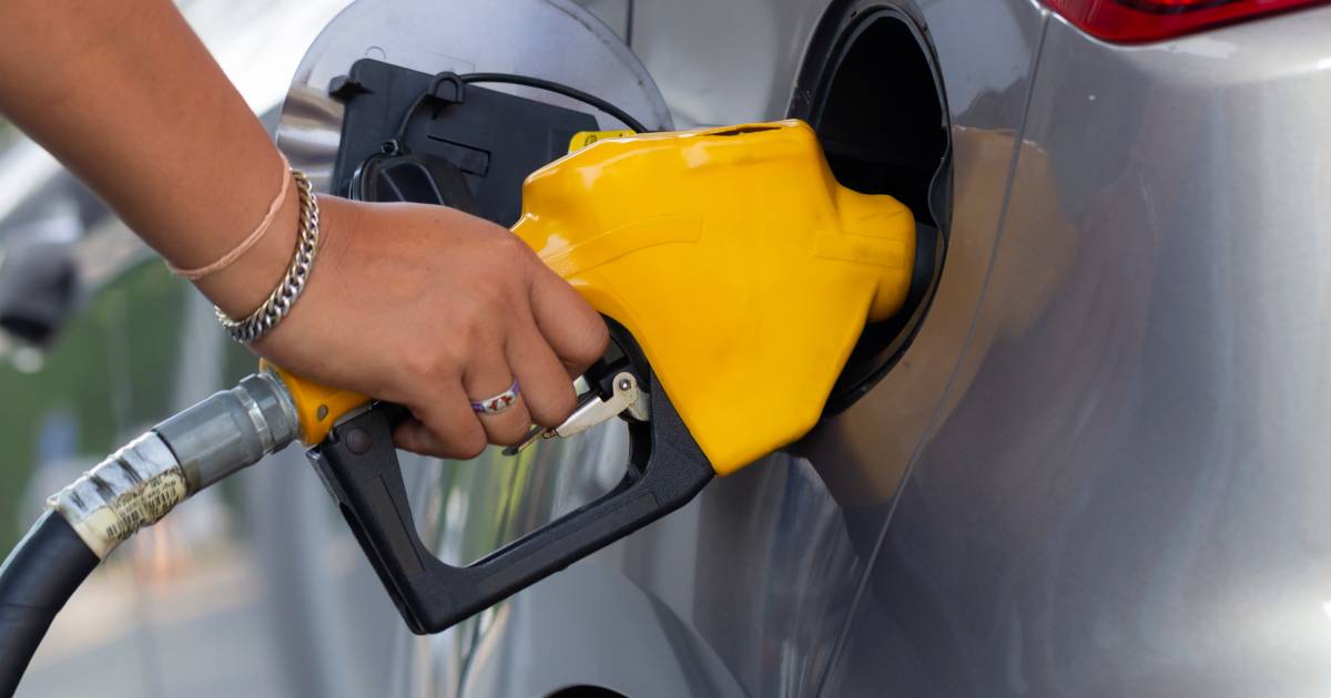 Benzina e gasolio più cari nel 2022: quanto costeranno e quali sono le cause degli aumenti per i carburanti