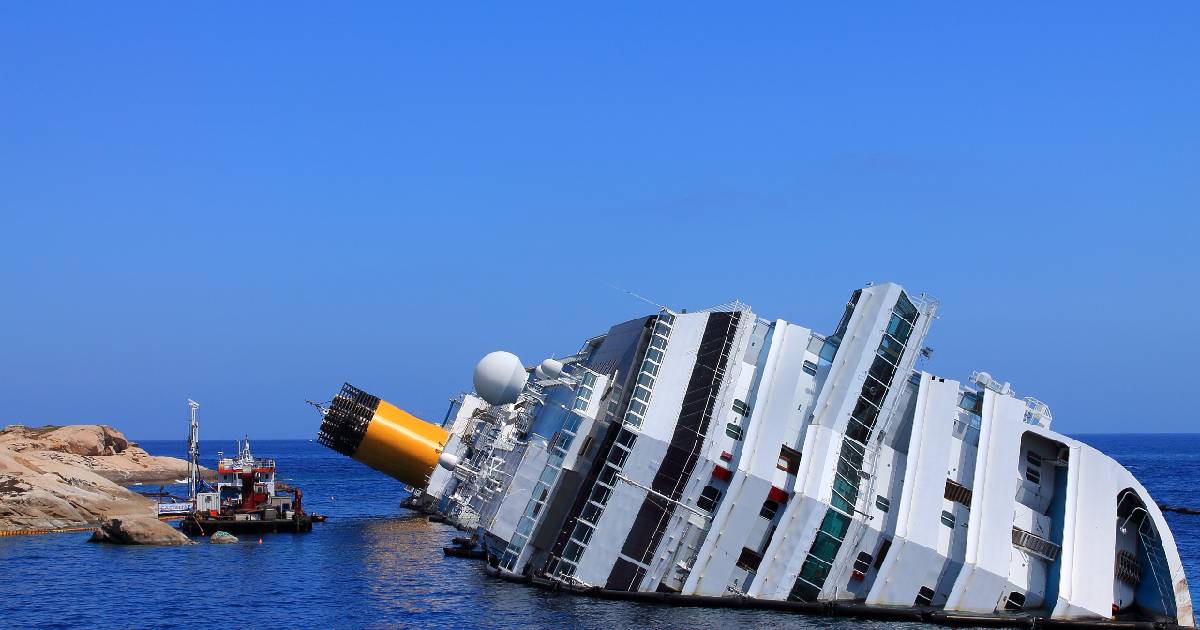 Costa Concordia –  Cronaca di un disastro: la ricostruzione del tragico naufragio a 10 anni di distanza
