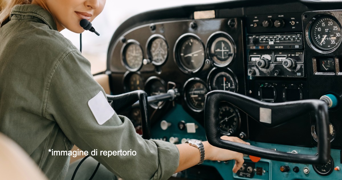 Giovane pilota donna di 19 anni stabilisce 3 diversi record compiendo il giro del mondo in aereo in solitaria