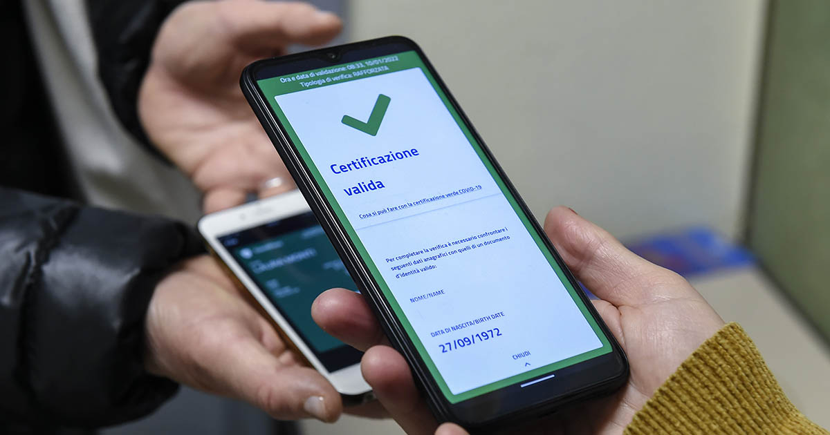 Green pass Covid, in arrivo eccezioni all'obbligo: i luoghi in cui si potrà entrare senza certificato verde