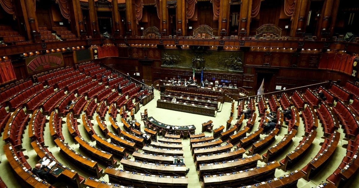 Elezioni Quirinale, sesta fumata nera: oltre 330 voti a Mattarella. Pd: spinta trasversale Salvini e Conte: ...