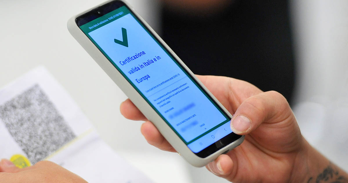 Green pass, scatta l'obbligo per parrucchieri ed estetisti: cosa prevede il piano del Governo