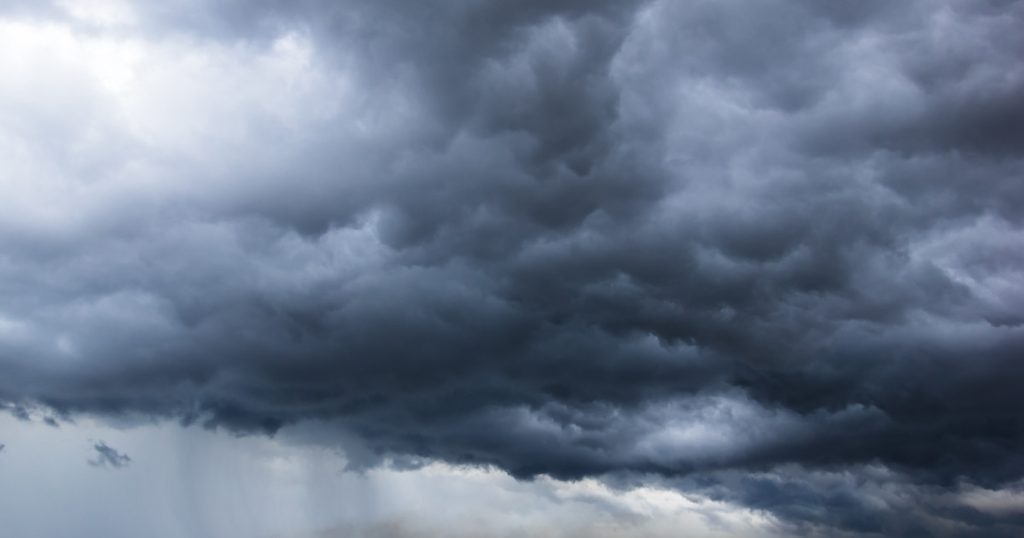 Maltempo, è allerta massima in diverse regioni. Forti nevicate ad alta quota e bufere di vento sulle isole