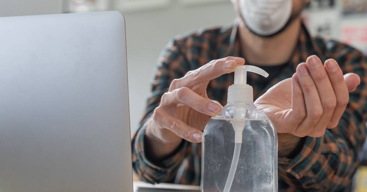 Quarantena per i lavoratori, cosa cambia dal 1° gennaio per chi ha avuto un contatto stretto con un positivo