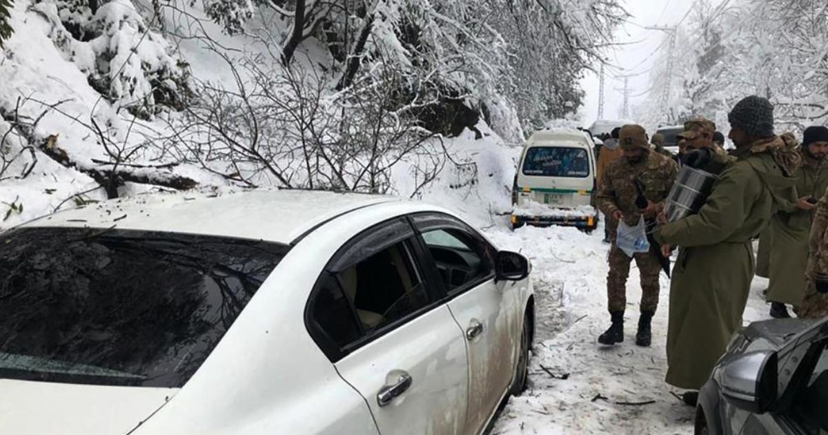 Pakistan nella morsa del gelo: più di 40 le vittime delle bufere di neve, tra cui diversi bambini