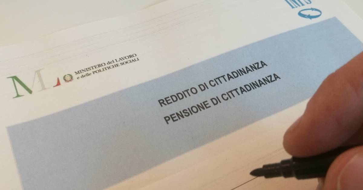 Reddito di Cittadinanza 2022, cosa cambia tra offerte di lavoro e controlli: tutte le novità