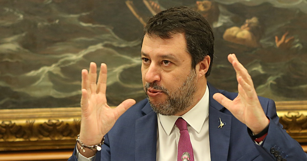 Salvini sul Quirinale fa tremare Berlusconi: "La Lega farà una proposta". Cosa succede nel centrodestra