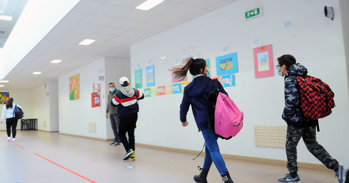 Scuola, si torna in classe tra nuove regole e incognite: il Governo tira dritto, ma è bufera sullo spettro Dad