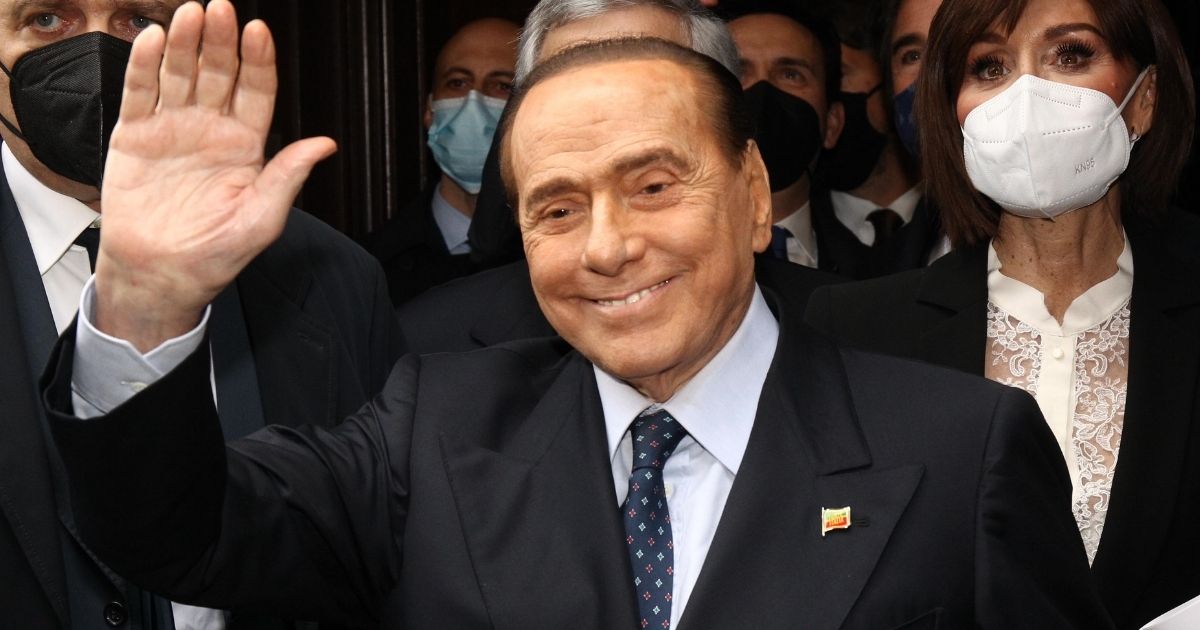Silvio Berlusconi, le prime parole dopo la rinuncia al Quirinale: “L’Italia ha bisogno di unità”