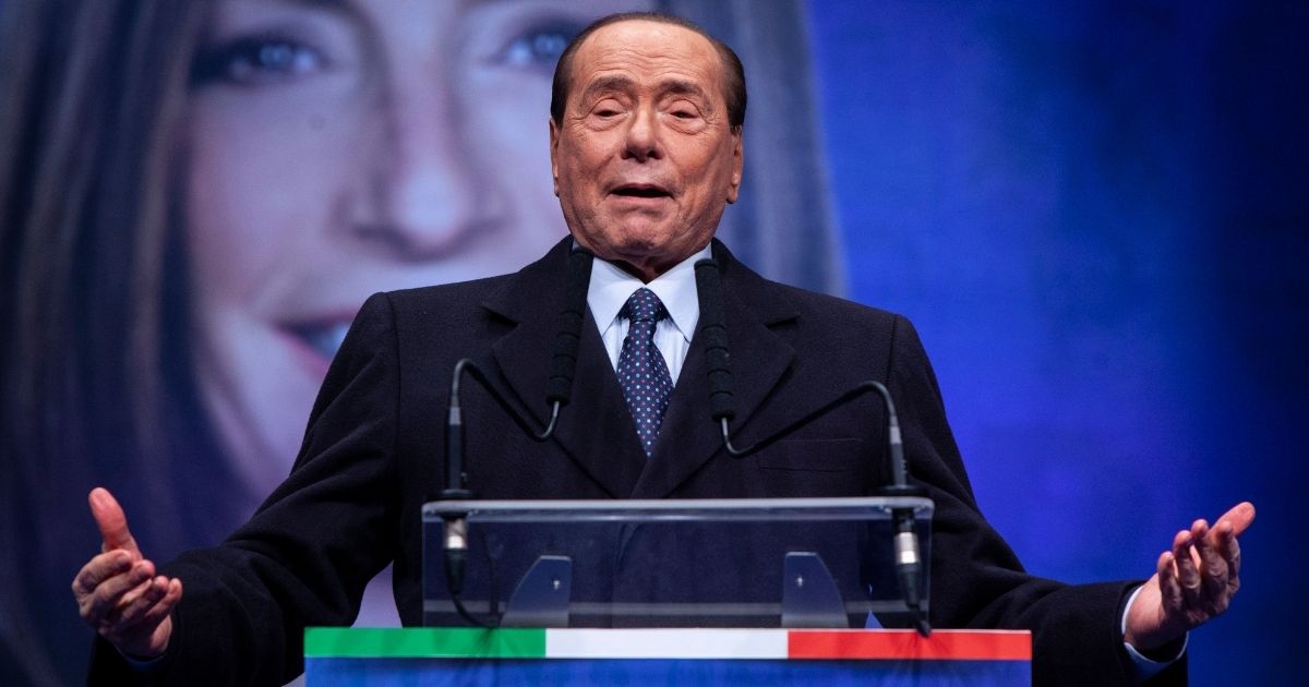 Berlusconi al Quirinale, i trucchi per diventare Presidente della Repubblica: Sgarbi diventa “il centralinista”