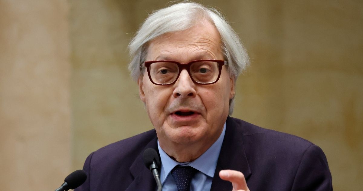 Vittorio Sgarbi, la corsa al Quirinale e Silvio Berlusconi: "Potrebbe fare un nome in Forza Italia"