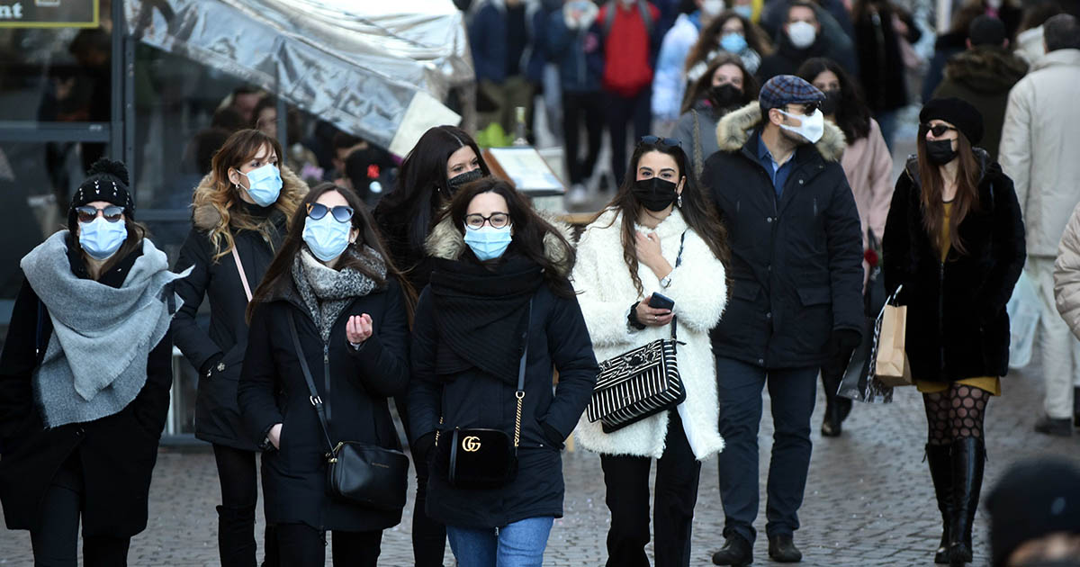 Zona gialla in altre 4 regioni, al via le nuove misure per i vaccini e il Super Green pass