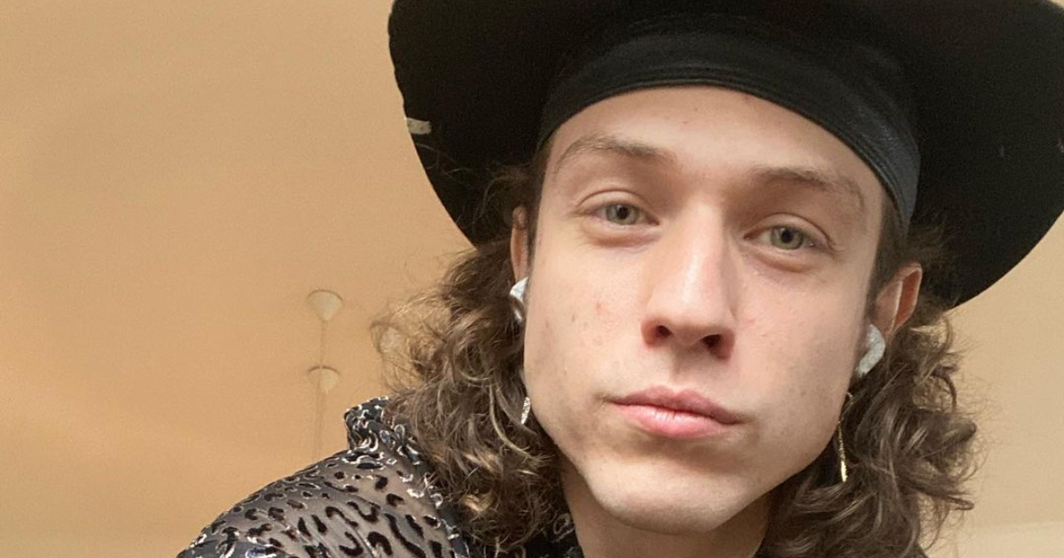 Irama e la sua passione per i tatuaggi e i simboli egizi: ecco quanti ne ha e qual è il loro significato