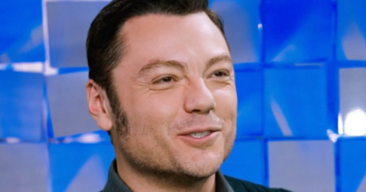 Tiziano Ferro papà: il dolcissimo annuncio e la prima foto di famiglia su Instagram, ritratto della sua gioia