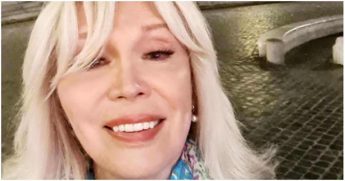 Amanda Lear ha testamento prima dell’intervento al cuore. L'artista svela: “È stato un brutto spavento”