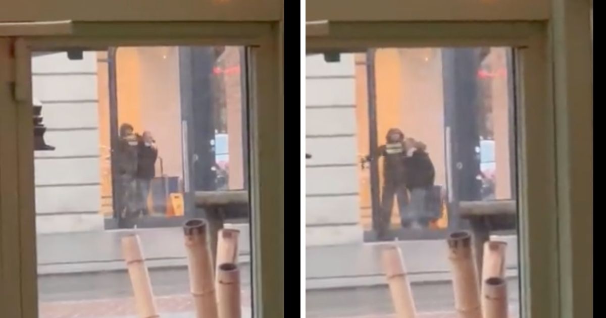 Uomo armato tiene in ostaggio delle persone in un negozio ad Amsterdam. La polizia è sul posto. I video