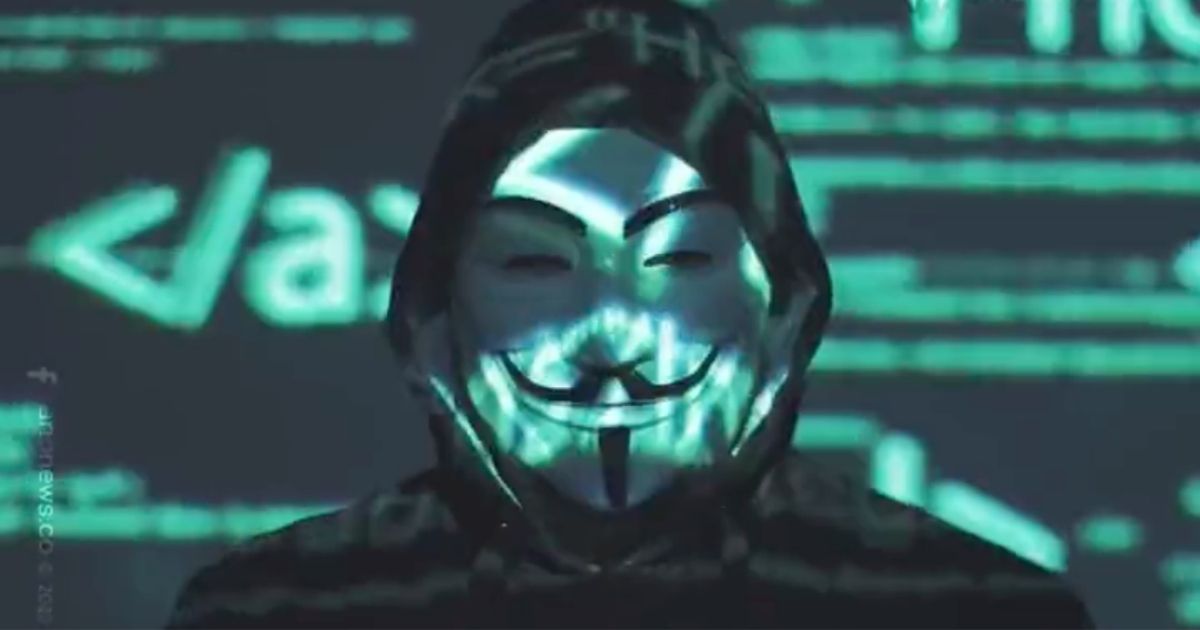 Anonymous attacca la Russia e minaccia Putin: "I tuoi segreti non più al sicuro". Il video del gruppo hacker