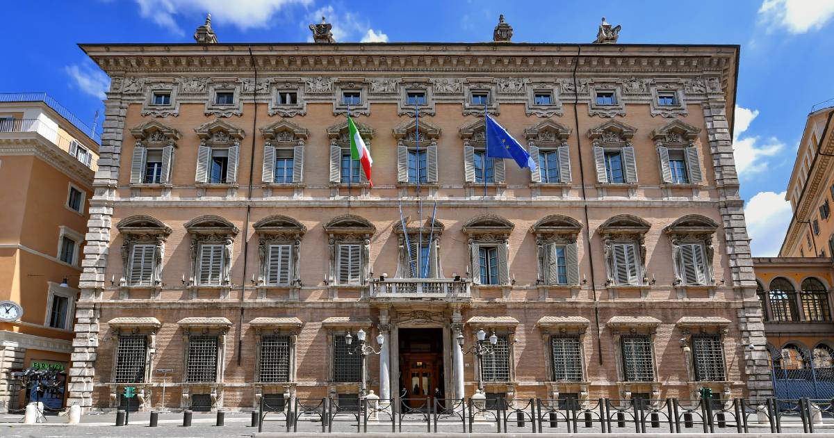 Chi è il leader di partito più ricco e chi guadagna di più tra i senatori: tutte le cifre delle dichiarazioni dei redditi