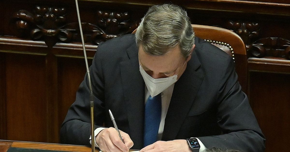 Decreto aiuti all'Ucraina: ok del Cdm ad armi, stato di emergenza e mezzi militari a Kiev. Cosa farà l'Italia