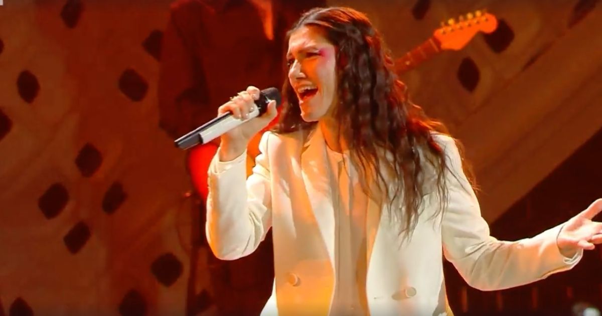 Elisa al Festival di Sanremo con Elena D'Amario, l'esibizione incanta il pubblico: le immagini