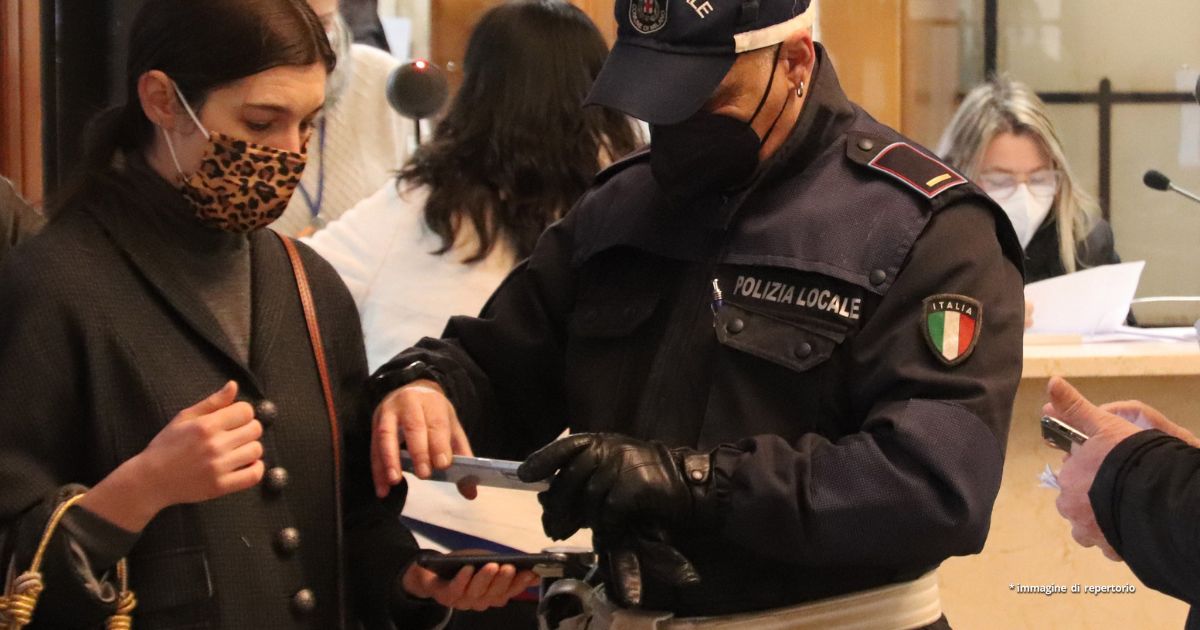 Falso sms su Green Pass clonati, l'allarme della Polizia di Stato: "Non cliccate sul link", il testo completo